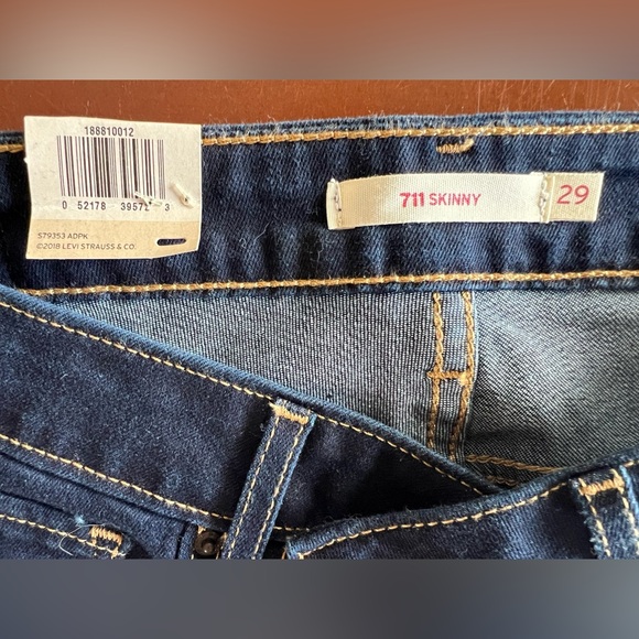 New With tags levi’s 711 skinny jeans, dark wash - Picture 6 of 6